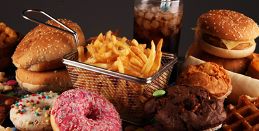 Hamburguesas, donas, galletas, papas fritas, gaseosa y waffles